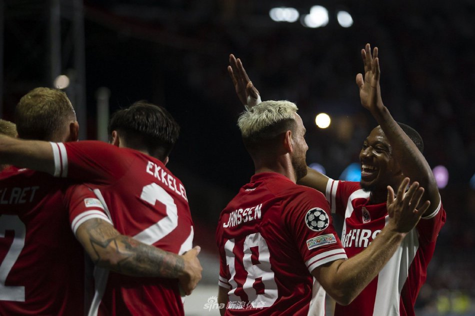 表现略显挣 表现略显挣